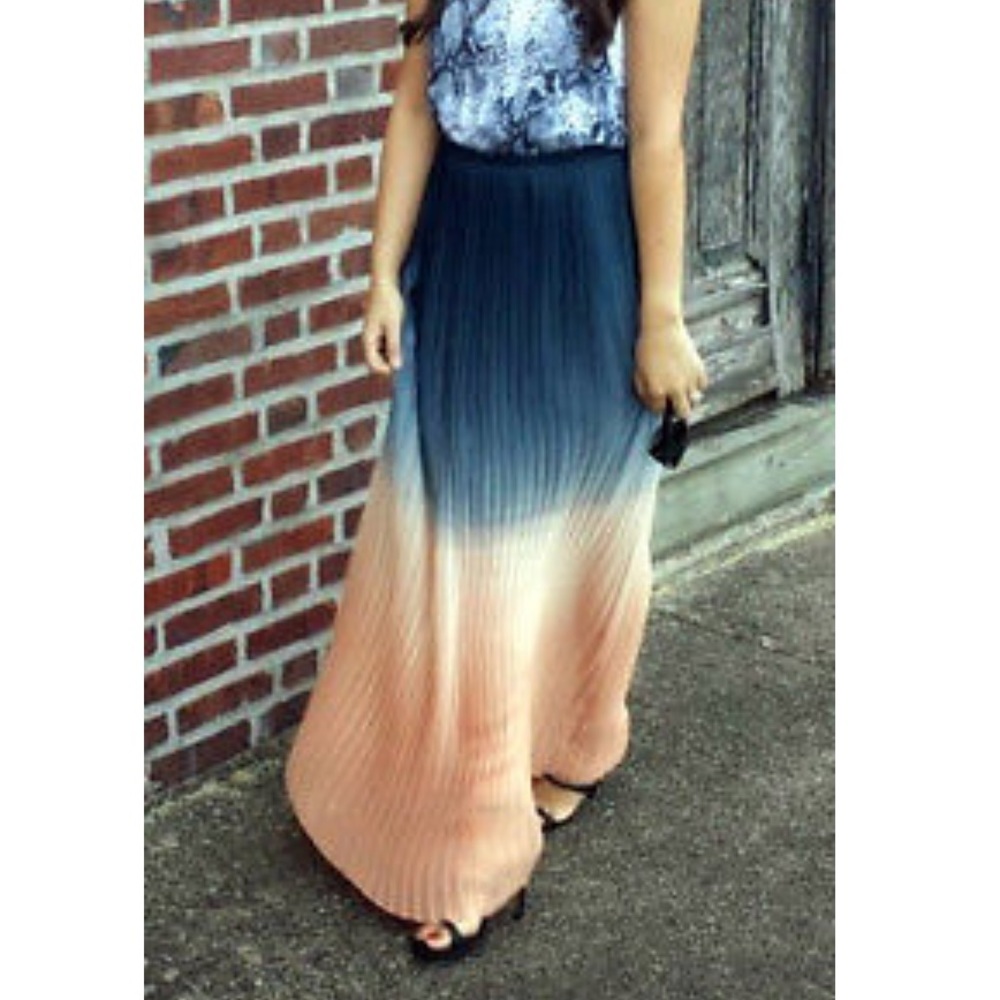 Maxi skirt pleated